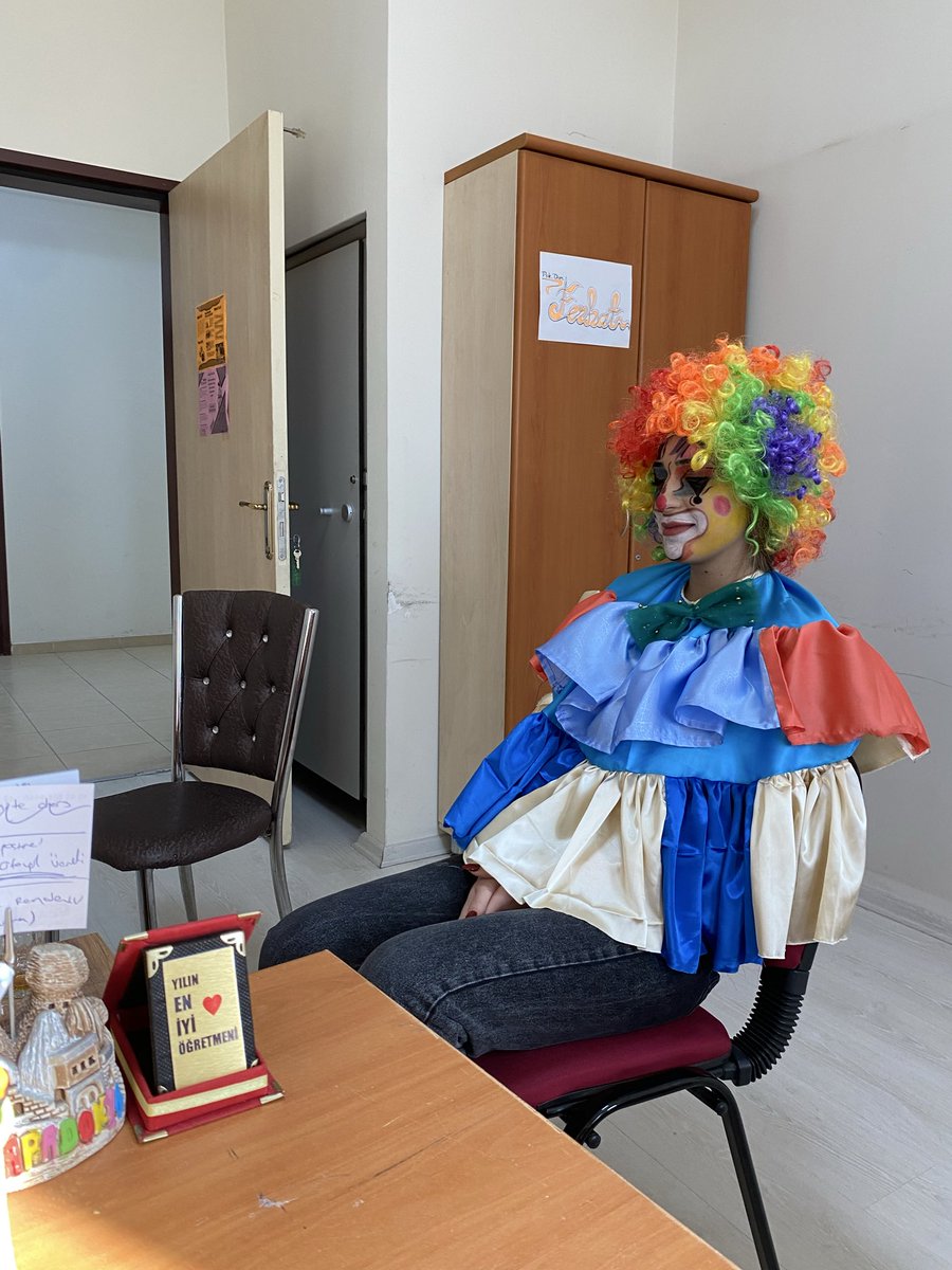 Herkesi güldüren palyaço da olsan derdini anlatmak için psikolojik danışmana gelirsin.