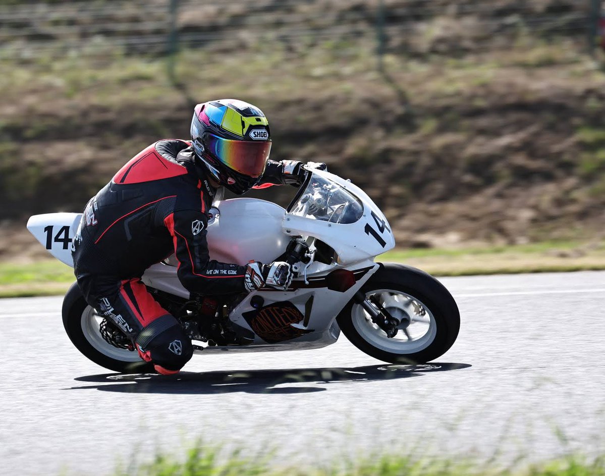 先週はカフェ耐へ参戦！
ライダーズカフェ対抗6時間耐久レースです。
マシンはレンタルマシンのMR150
結果はクラス3位と19秒差で4位！
6時間走って19秒差とはね！
ミニバイクの乗り方がちょっとわかりかけてきたところで終わりだったので、もう少しミニバイクを理解りたい気持ち🏁