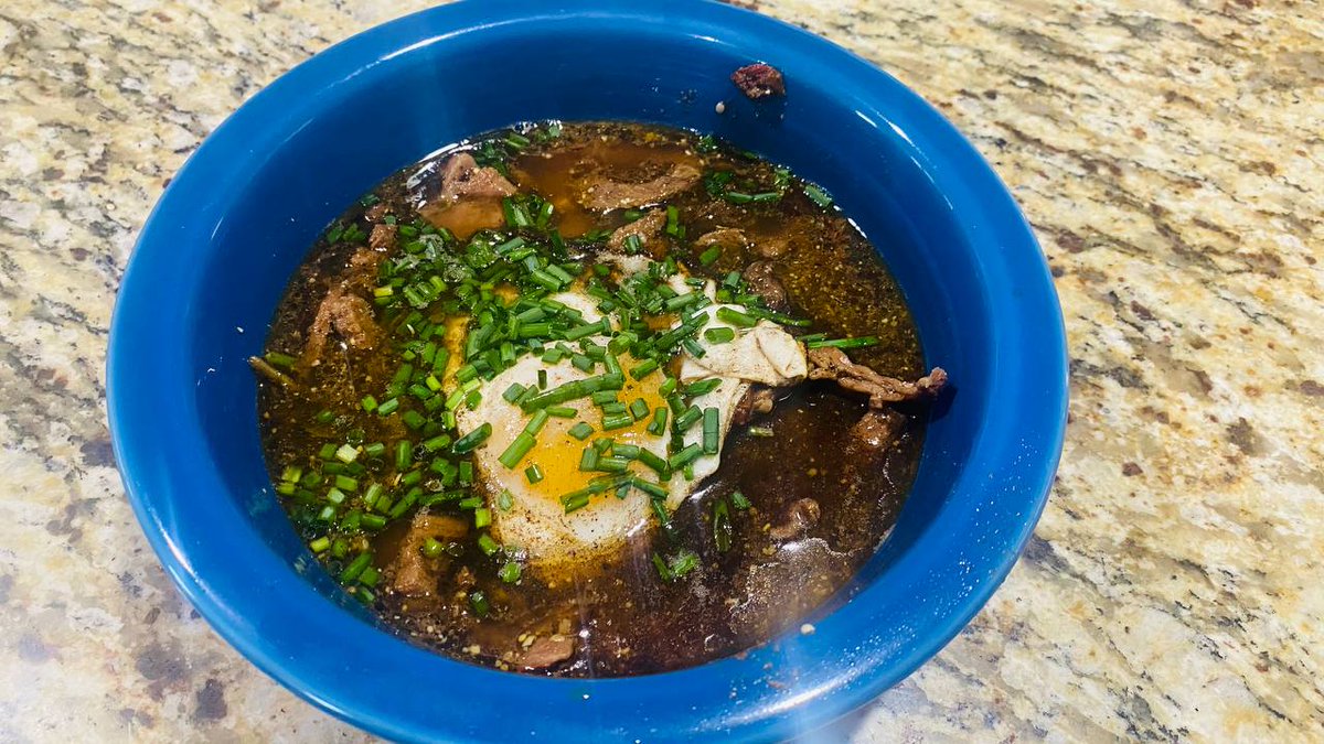 TheSurvivalPodc's tweet image. Here is everything I ate yesterday on my totally unhealthy, boring and dangerous diet yesterday.
Lunch - Beef soup made with a handful of dehydrated veg, lots of trim off a chuck roll, fresh herbs, topped with a duck egg and fresh chives. Garnished with a few dollops of…