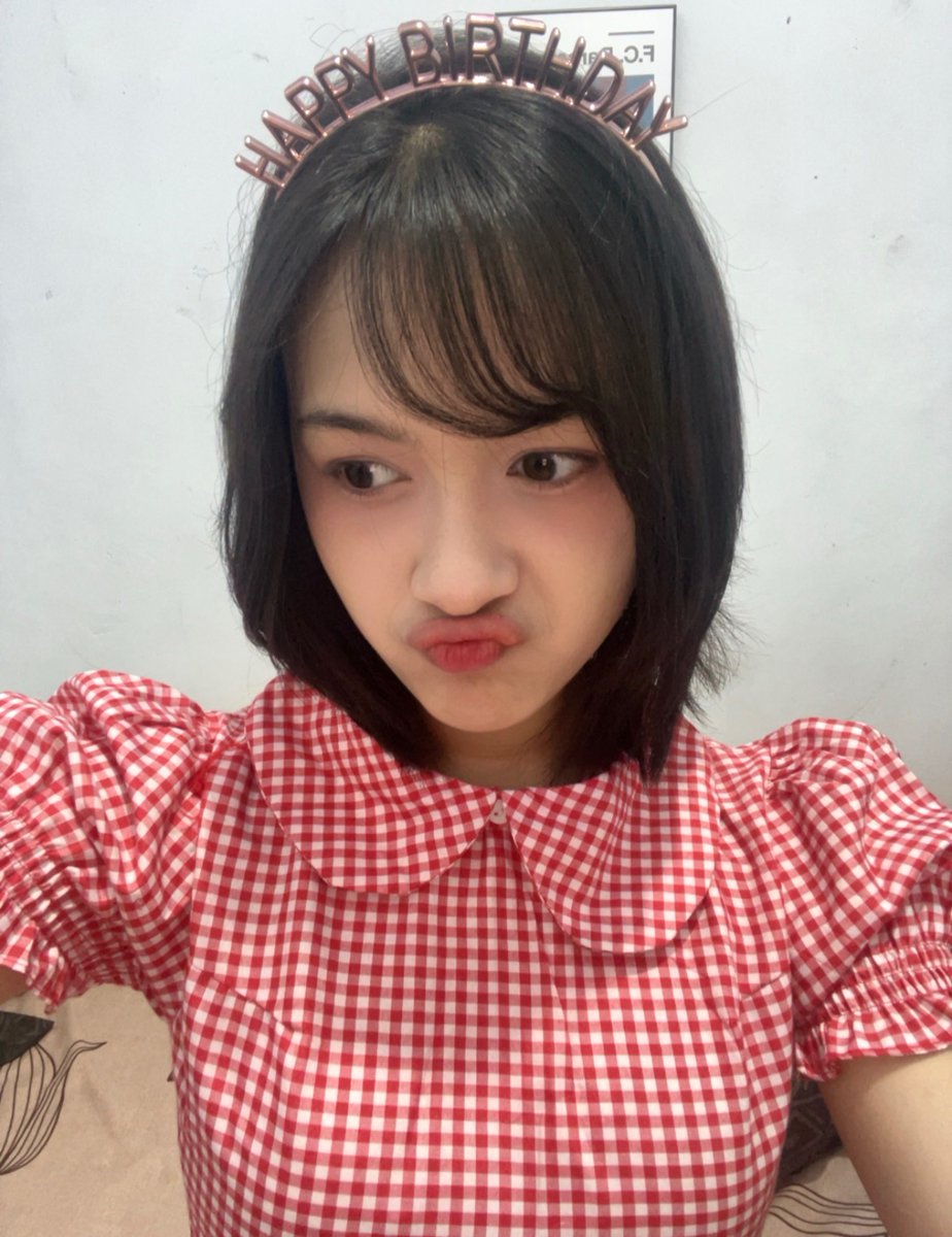 terimakasiu banyak sesi 3 !! DAN VC BULAN INI TYTY😝😝😝😝😝😝 TERIMAKASIHHH UCAPAAN ULANGTAHUN DAN KUEEEEEE ULTAHNYA DI VC MAU NANGIS BGY🥹ud nangis drtd di vc manteman makasi ya:((( Keren bang🫵🏻