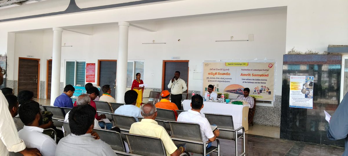 drmvijayawada's tweet image. 📍 #Chirala Railway Station | 16.10.2025
The Amrit Samvaad programme was successfully organized today at Chirala Station by Vijayawada Division, South Central Railway. 🚉
Shri CH. Dinesh Reddy, Sr. DEE/TRD, highlighted the Hon'ble PM’s vision of modern, passenger-friendly