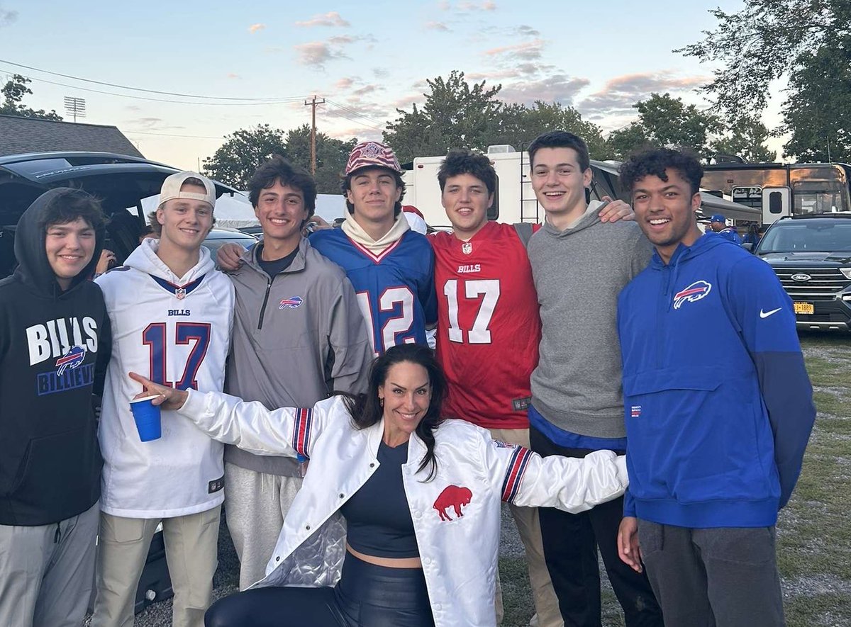 🇺🇸RYDER CUPP🇺🇸
Pop out to SHERIDAN tomorrow at 3:00 to watch the golf boys rep us and pump some daisy golfers. 
#KBANDZ #SHOOTAA #genghistakeover