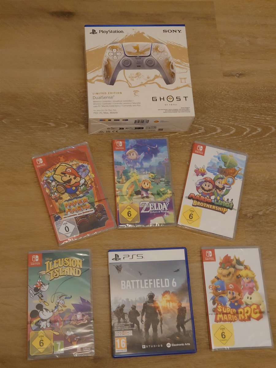 Oktober loot 🎮❤️, bye bye after work social life, balm needed much rgt now^^`, see you Halloweeeen..