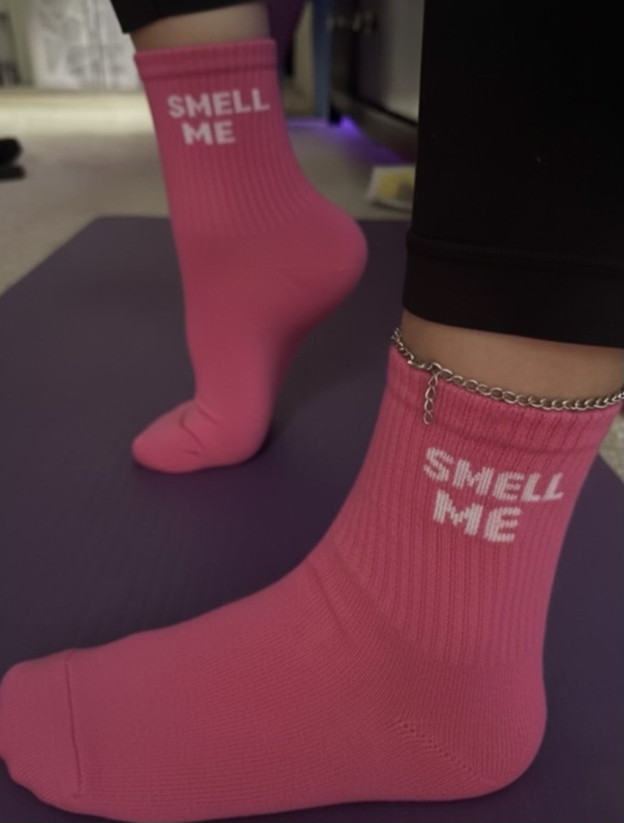 FeetFinder.com tweet media