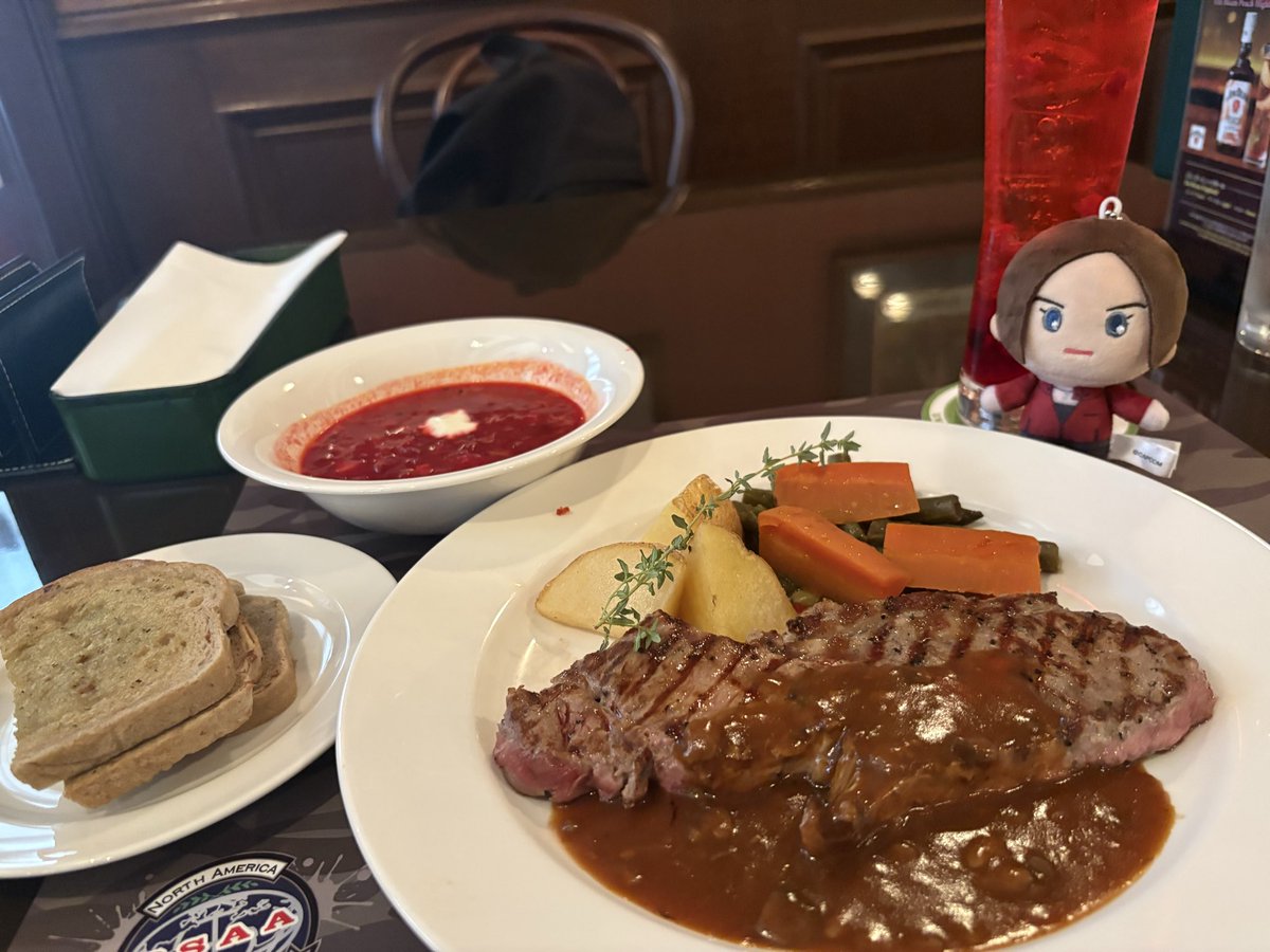 SEI12855414's tweet photo. アウパしました！
めちゃくちゃ楽しかったです！
クリスのステーキも食べてみましたが、個人的にちょうどいい量で満足感がありました！😋
ハミクマ・スウィート・スクリーム・パーティも最高にテンションが上がって最高でした❣️
#ユニバ
#ハロウィンホラーナイト2025 
#ハミクマ
#バイオハザード https://t.co/Tz1dijYXXa