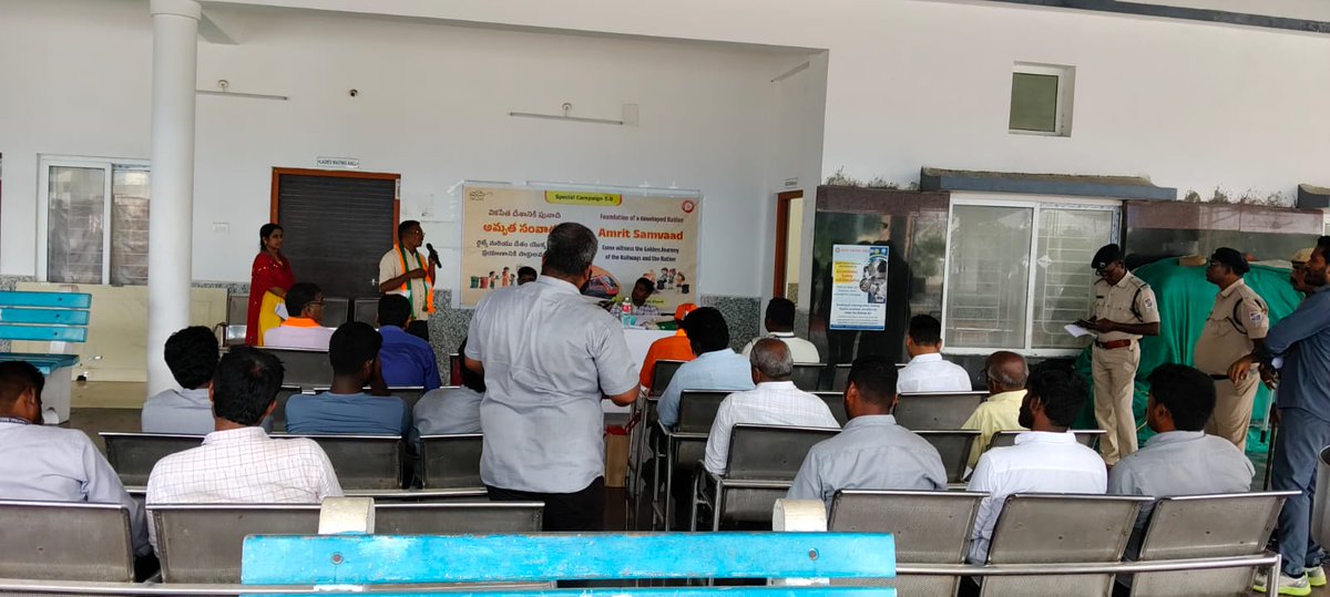 drmvijayawada's tweet image. 📍 #Chirala Railway Station | 16.10.2025 The Amrit Samvaad programme was successfully organized today at Chirala Station by Vijayawada Division, South Central Railway. 🚉Shri CH. Dinesh Reddy, Sr. DEE/TRD, highlighted the Hon'ble PM’s vision of modern, passenger-friendly railways