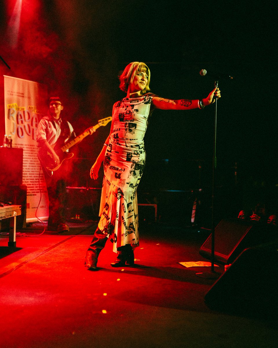 ErnieRecords's tweet image. Alba Reche brillando anoche en Madrid 🧡

📸 Luis Arteaga