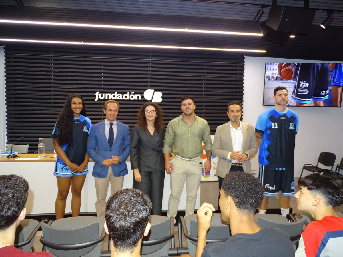 🏀 <a href="/RCabezasBadajoz/">Ricardo Cabezas</a> ha participado en la presentación de uno de los mayores clubes de Extremadura, el <a href="/BB_Badajoz/">Baloncesto Badajoz</a>.

#DipBdjz, la primera y única administración que ha equiparado los patrocinios de los chicos al de las chicas, patrocina a su equipo Senior Femenino, que está en 1ª