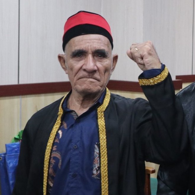 “Meski saya sudah tiga kali berjuang dan dihukum, tapi sampai kali ini, saya masih tetap berjuang. Meski gigi sudah habis, saya tetap berjuang demi cucu saya nanti, demi kalian-kalian anak muda yang di sini.”

Salasa Muhamad, 87 tahun, bobato* masyarakat adat Maba Sangaji,
