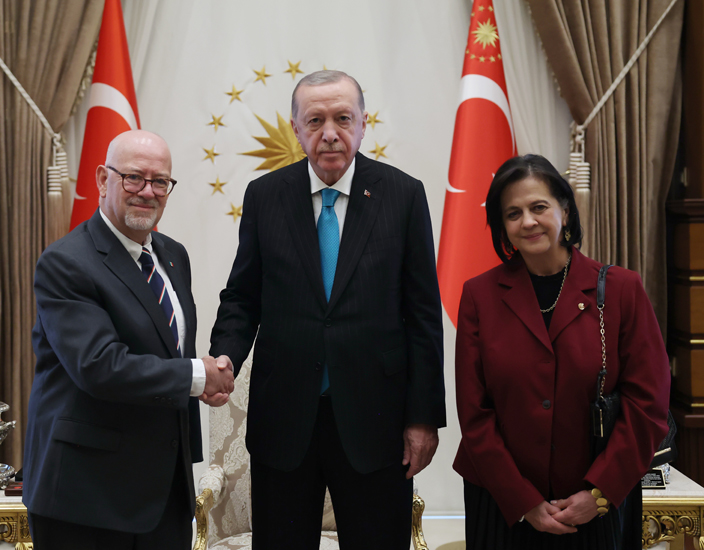 Büyükelçi Javier Díaz de León <a href="/CGjdl/">Javier Díaz de León</a>, Türkiye Cumhurbaşkanı Recep Tayyip Erdoğan’a <a href="/RTErdogan/">Recep Tayyip Erdoğan</a> Güven Mektuplarını sundu. Meksika Devlet Başkanı Claudia Sheinbaum’un selamlarını iletti ve 🇲🇽–🇹🇷 ilişkilerini güçlendirme yönündeki kararlılığını ifade etti.
📷:tccb.tr