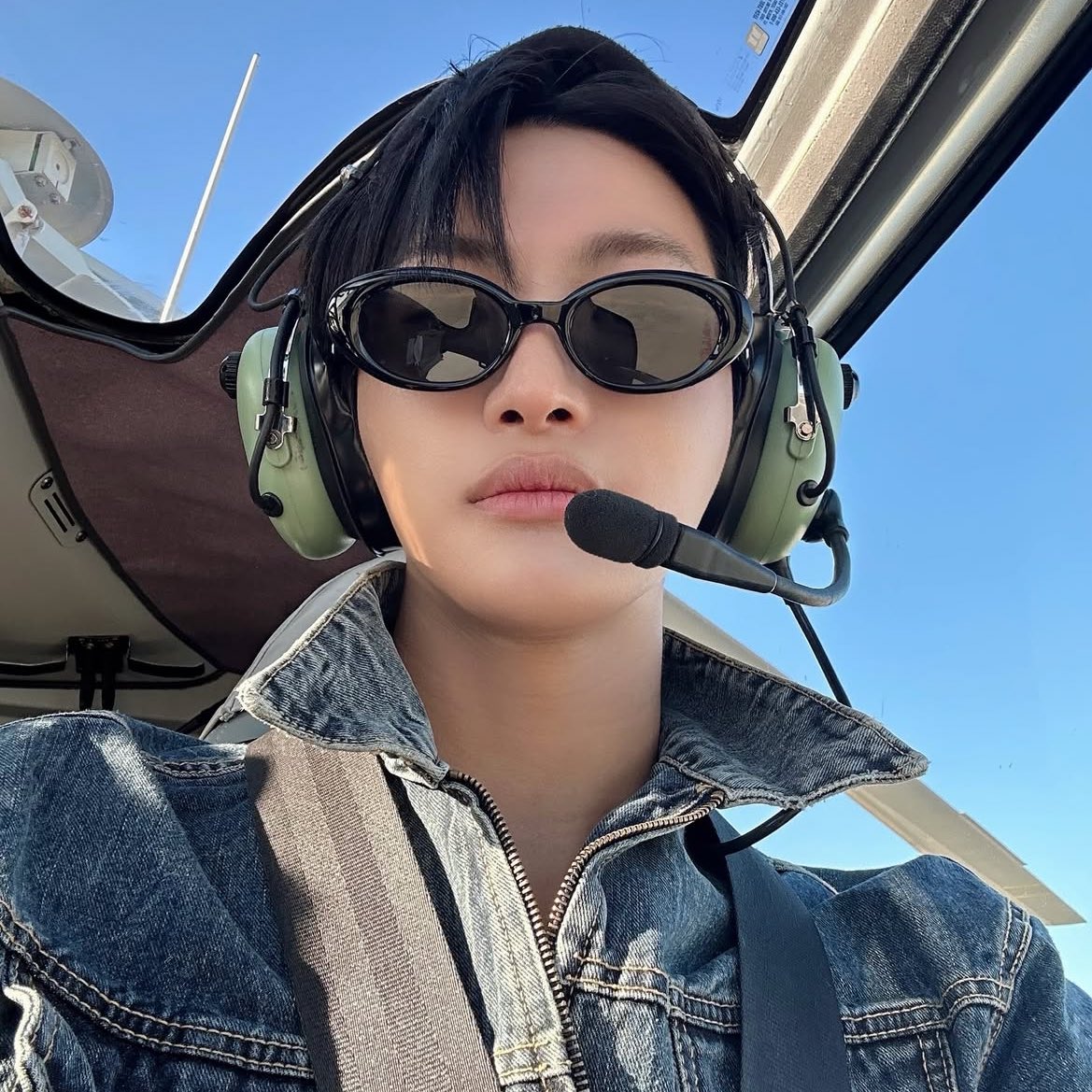 alphwaz's tweet image. that one friend who has too many side-quests