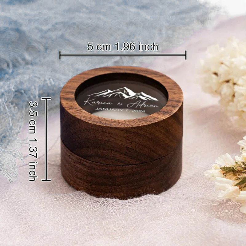 moss_shields's tweet image. &quot;This personalized box made our engagement even more special! If you&apos;re planning a memorable proposal, I&apos;ve shared the link in my profile.&quot;
#CustomRingBox #ProposalIdea #PersonalizedRomance #WeddingPlanning