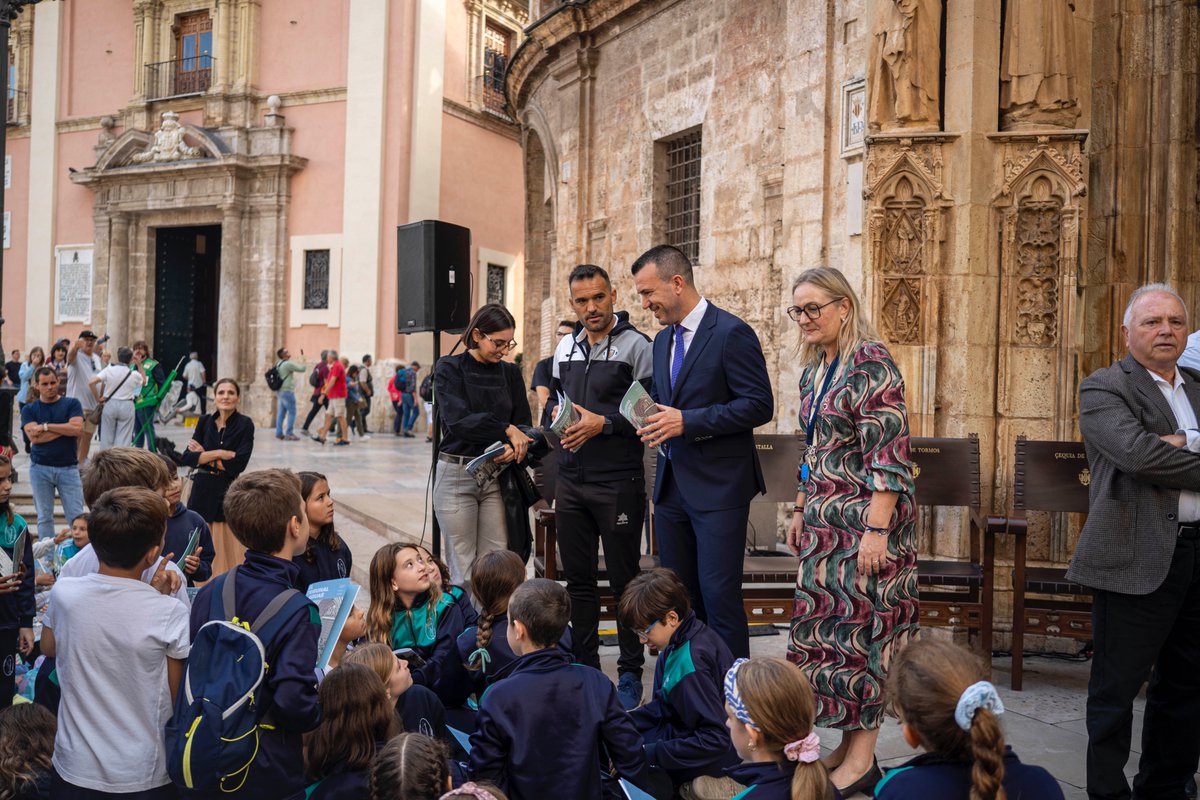 La història del <a href="/TribunalAguas/">Tribunaldelasaguas</a> s'explica des de hui a través d'un còmic il·lustrat pel talentós dibuixant valencià <a href="/paco_roca/">Paco Roca</a>.

Gràcies a la col·laboració de la <a href="/dipvalencia/">Diputació de València</a>, l'obra aproxima a les noves generacions la riquesa i la tradició d'esta emblemàtica institució d'una