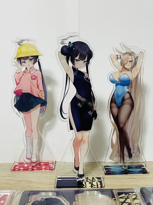 脱がせるアクスタシリーズの通販開始しました! 今までイベントに出した全種手に入ります 前のバージョンよりもサイズアップしてフレーム付きに進化! 海外発送にも対応しています! おまるちゅさんとの合作水着セイアのアクスタもあるので是非よろしくお願いします