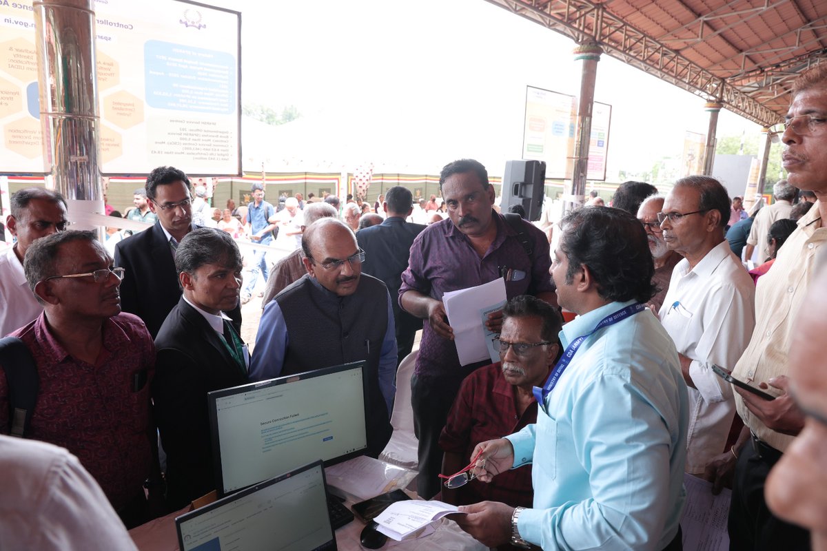 SPARSH outreach programme at  Pangode

More than 30 SPARSH  Counters manned by teams from CGDA Hqrs, PCDA (Pensions), CDA Chennai, Record Offices and Banks were set up for attending the grievances of the defence pensioners.  Separate counters were  set up for the differently
