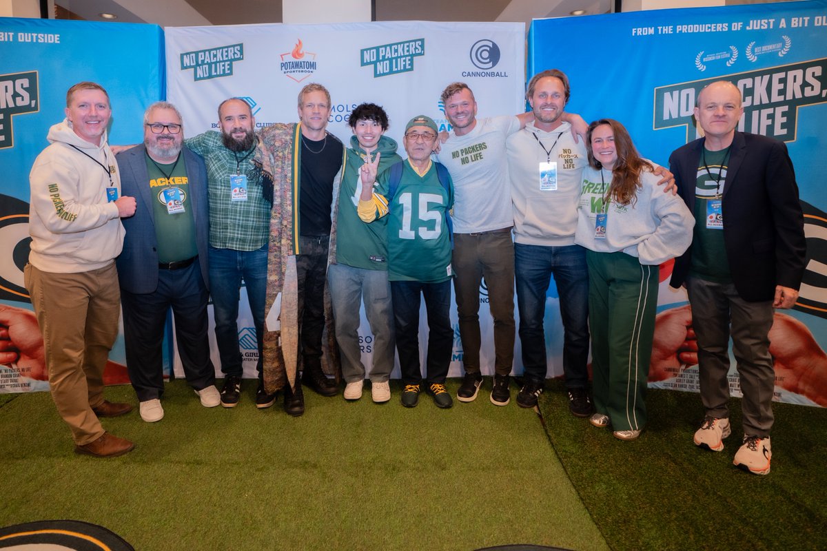 TEAM_Lammi's tweet image. What a night. A packed house at @Marcus_Theatres for world premiere of @nopackersnolife, a heartwarming movie highlighting Japanese Packers Cheering Team and group of Wisconsin friends that brought them from Tokyo to Green Bay for game. Get tickets here: marcustheatres.com/movies/no-pack…