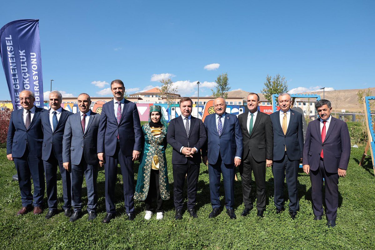 Valimiz Sn. Hamza Aydoğdu, ilimiz Milletvekili Sn. Süleyman Karaman, Erzincan Belediye Başkanı Sn. Bekir Aksun, Vakıflar Genel Müdürü Sn. Sinan Aksu, EBYÜ Rektörü Prof.Dr. Sn. Akın Levent, Türkiye Geleneksel Okçuluk Federasyonu Başkanı Sn. Cengiz Toksöz ve ilimiz protokolüyle