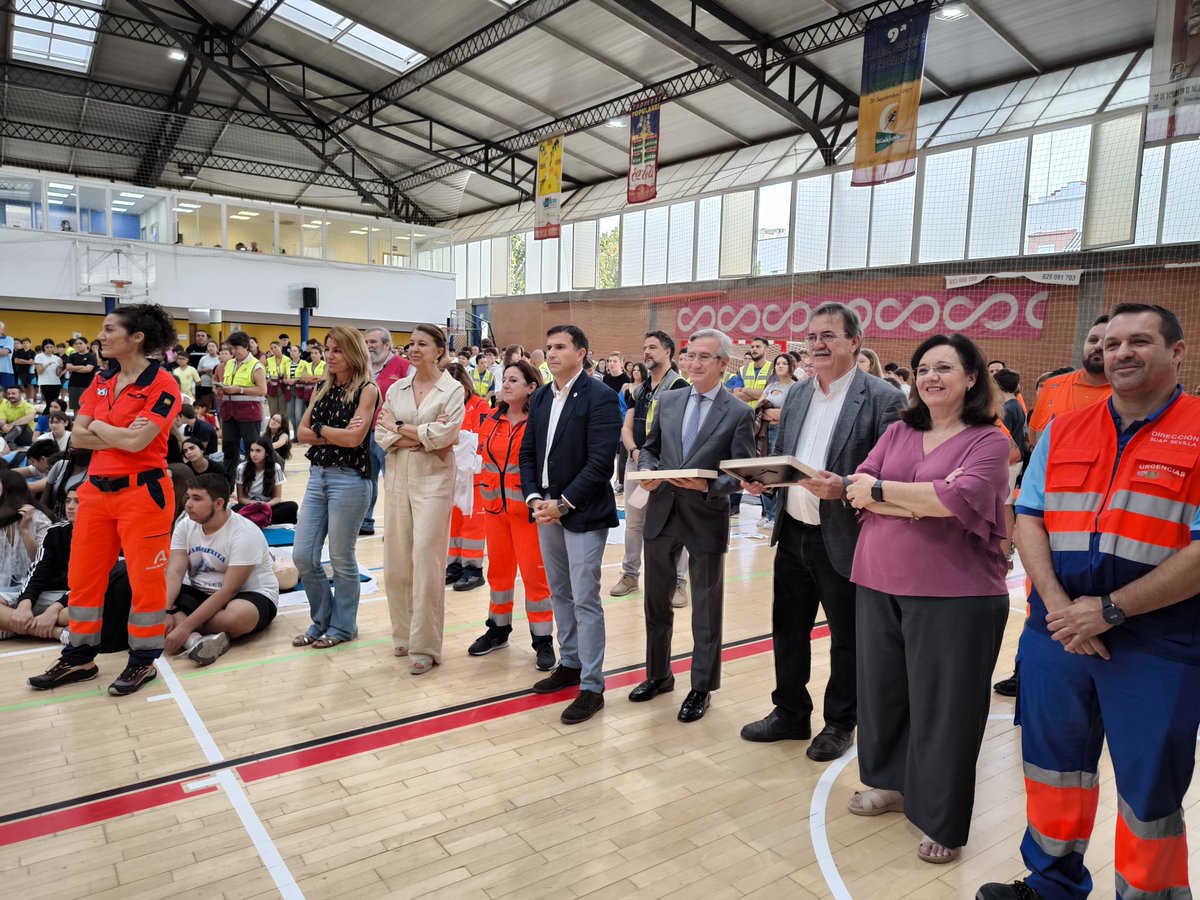 El 061 forma a 1.400 jóvenes en Sevilla en reanimación durante el Cardiomaratón 2025 con motivo del Día Europeo de la Parada Cardíaca. 

✅️Nuestra delegado <a href="/ManuelMolinaMu3/">Manuel Molina Muñoz</a> ha participado en esta jornada formativa que ha celebrado hoy su XII edición. 

➡️acortar.link/WUJ1Ny