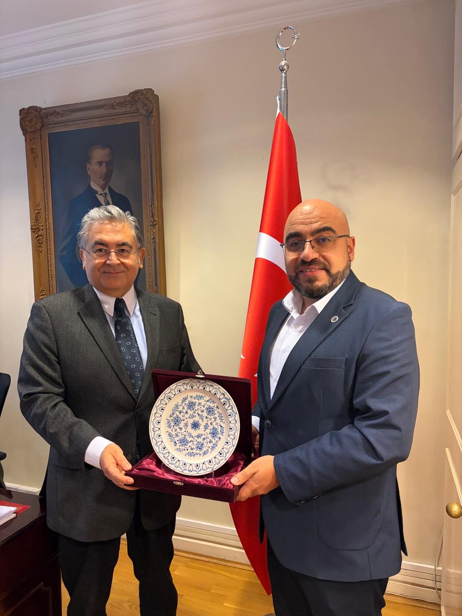 Yıldız Teknik Üniversitesi Teknopark Londra Temsilcisi Dr. Murat Dağıtmaç nezaket ziyaretinde bulundu. Görüşmede genç öğrenci ve girişimcilerimize yönelik proje imkanları ele alındı.