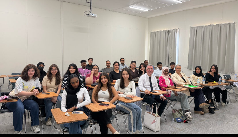 Yaklaşık 5 gündür Uluslararası Kıbrıs Üniversitesi Tıp Fakültesi’nde misafir öğretim üyesi olarak ders anlattım.

Öncelikle nazik davetleri ve göstermiş oldukları misafirperverlik için Tıp Fakültesi Dekanı Prof. Dr. Ayşegül Taylan Özkan hocam başta olmak üzere tüm öğretim