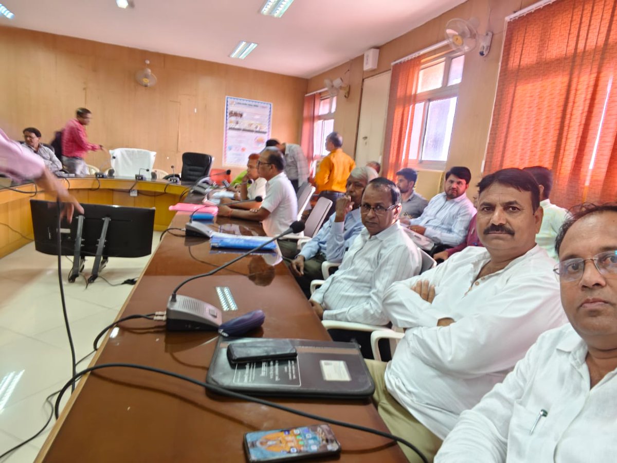 Bhupender Kumar Swami (@bhupendrswami) on Twitter photo श्रीमान शासन सचिव शिक्षा की अध्यक्षता में आयोजित बैठक में संगठन के कर्मठ व जुझारु साथियों श्री कृष्ण कुमार जी व श्री अभिषेक जी ने विशेष शिक्षकों की डीपीसी व भर्ती सहित विशेष शिक्षकों को MGGS विद्यालयों में पदस्थापन देने की पुरजोर मांग रखी। _अखिल राज विशेष शिक्षक संघ श्रीमान शासन सचिव शिक्षा की अध्यक्षता में आयोजित बैठक में संगठन के कर्मठ व जुझारु साथियों श्री कृष्ण कुमार जी व श्री अभिषेक जी ने विशेष शिक्षकों की डीपीसी व भर्ती सहित विशेष शिक्षकों को MGGS विद्यालयों में पदस्थापन देने की पुरजोर मांग रखी। _अखिल राज विशेष शिक्षक संघ