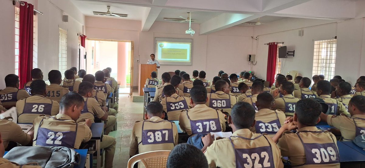 ಟಿ.ಟಿ.ಆರ್.ಎಸ್.ಐನ ಸಿಬ್ಬಂದಿಗಳು ಈ ದಿನ ಥಣಿಸಂದ್ರ ಪೊಲೀಸ್ ತರಬೇತಿ ಶಾಲೆಗೆ ತೆರಳಿ, ಬುನಾದಿ ತರಬೇತಿಯಲ್ಲಿದ್ದ  ಪ್ರಶಿಕ್ಷಣಾರ್ಥಿಗಳಿಗೆ  ಸಂಚಾರ ನಿರ್ವಹಣೆ, ಸಂಚಾರ ನಿಯಮಗಳು, ಸಂಚಾರ ಕಾಯ್ದೆ ಹಾಗೂ ಟಿಟಿ ಆರ್ ಎಸ್ ಐ ಪರಿಚಯ ವಿಷಯಗಳ ಬಗ್ಗೆ ತರಬೇತಿ ನೀಡಲಾಯಿತು.