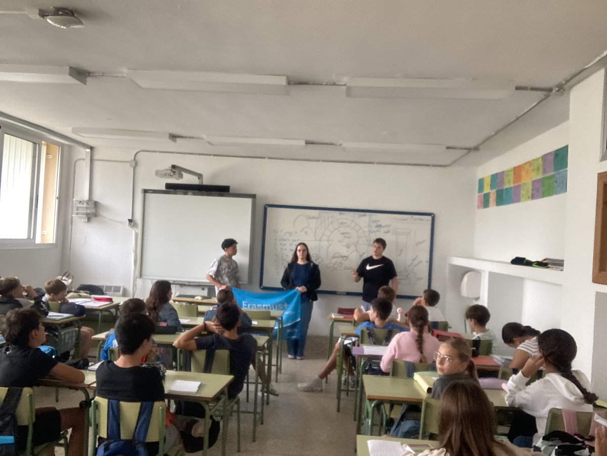 Celebramos los #ErasmusDays en nuestro <a href="/IAlhadra/">IES Alhadra</a> compartiendo las experiencias de algunos de nuestros alumnos que han participado en movilidades con centros europeos. ¡Muchas gracias chicos! <a href="/sepiegob/">SEPIE</a>  <a href="/EUErasmusPlus/">Erasmus+</a>