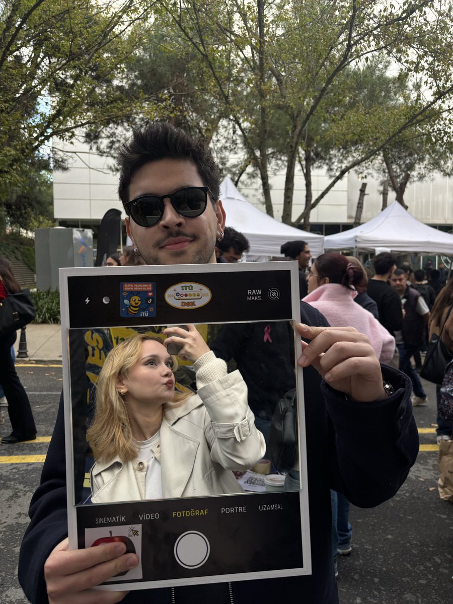 2 sene yk'lıgını yaptıgım kulube sevgilimle ziyarete geldim aglıyorum