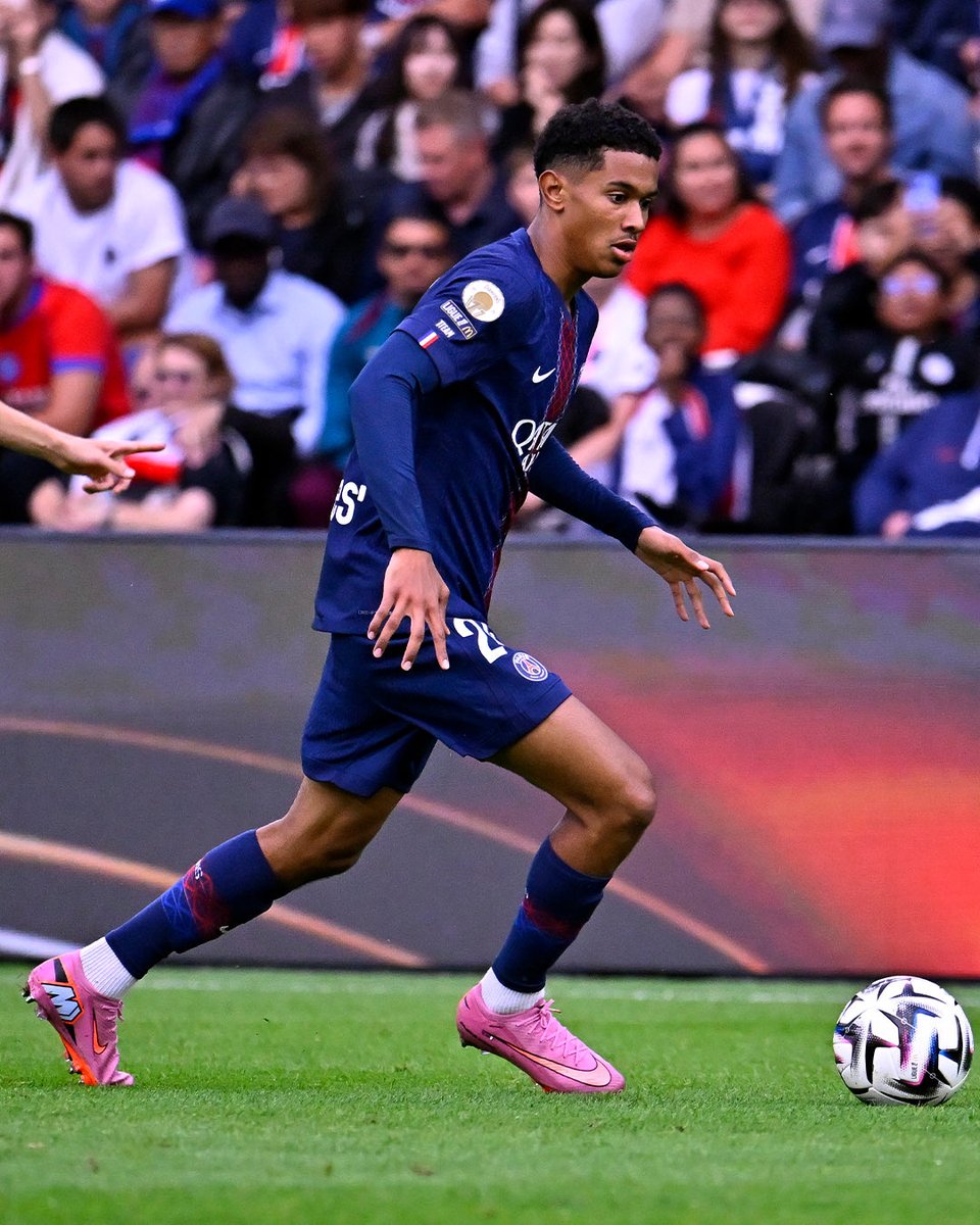 ◼️美品◼️PSG◼️サッカー◼️フットサル◼️エムバペ◼️メッシ◼️レプリカ シ*ュ様 2022 Topps メッシ&エムバペ&ネイマール - メルカリ