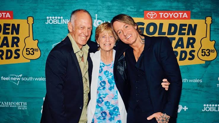 Urbshane's tweet photo. To everyone still standing by my brother (Keith Urban), thank you. 🙏❤️
Real ones don’t switch sides when times get tough — they stand taller. Your love keeps him going, and it means more than you know. #Day4 #KeepGoingBrother https://t.co/1mGOZ2q4pF