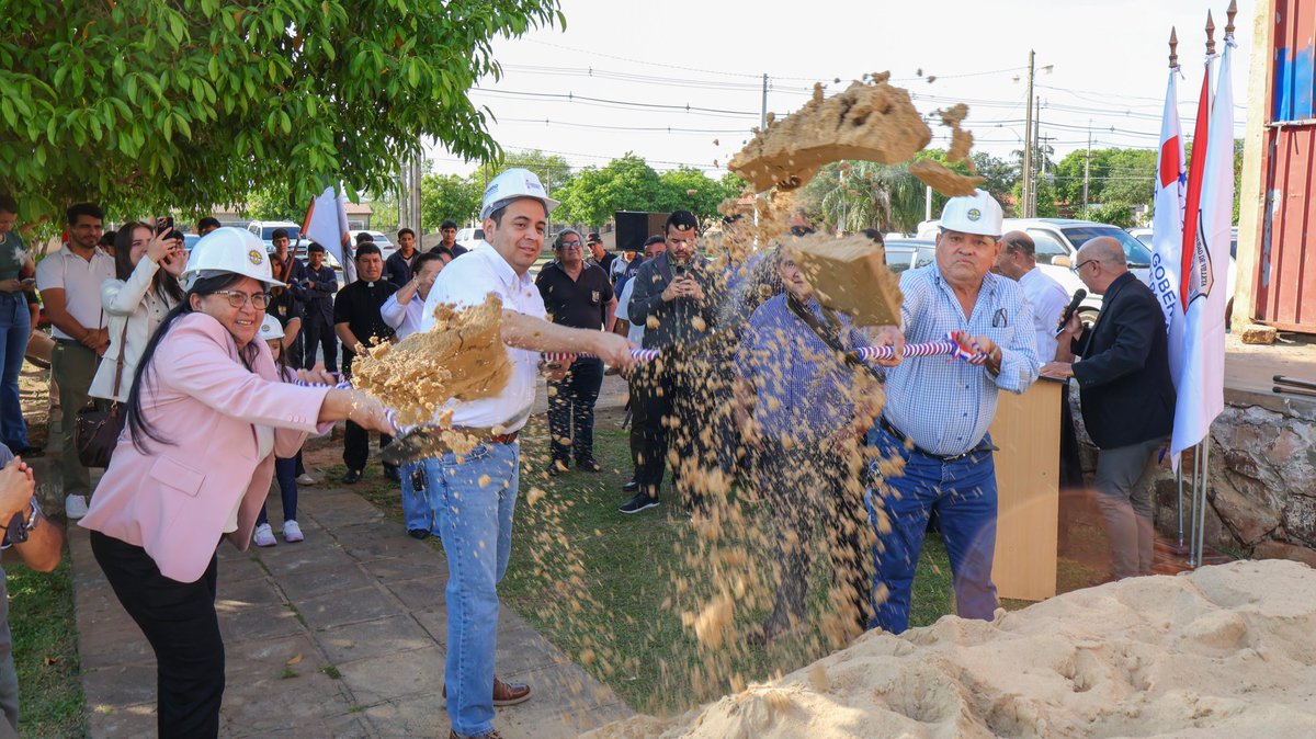 CuartoPoder_Py's tweet image. 🔴 GOBERNACIÓN DE CENTRAL DA INICIO A OBRAS EN VILLETA Y ANUNCIA INVERSIONES CON IMPACTO CIUDADANO
◾La Gobernación del Departamento Central, bajo la administración del gobernador @ricardopyok, llevó adelante este miércoles 15 de octubre una importante jornada de obras y…