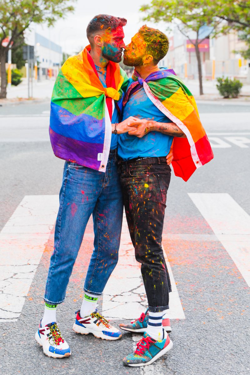 Aujourd'hui c'est la journée mondiale contre la douleur. En ce jour on a donc souhaité vous apporter de la couleur et de l'Amour sur TonGay.
Prenez soin de vous 💜💙💚💛❤️
#gay #gays #love #lgbtqia