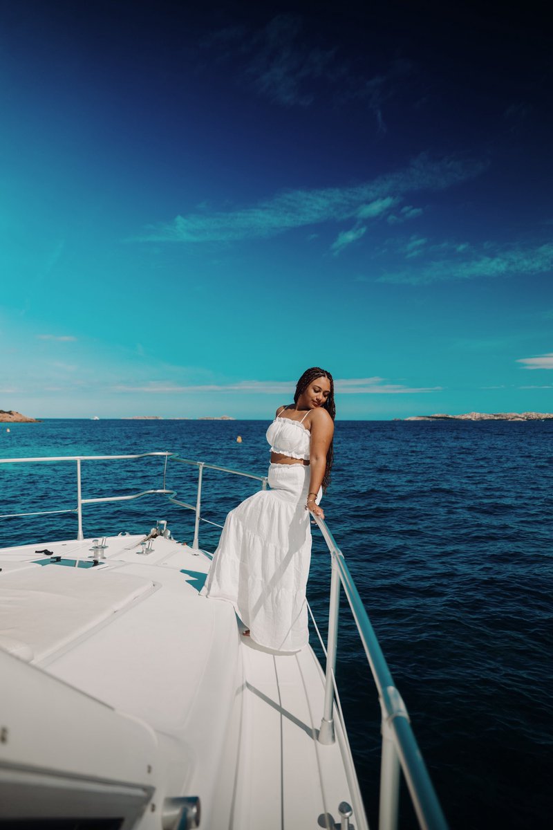 _joshmcintyre_'s tweet image. Take pictures of your fiancé on a private yacht boys ♥️