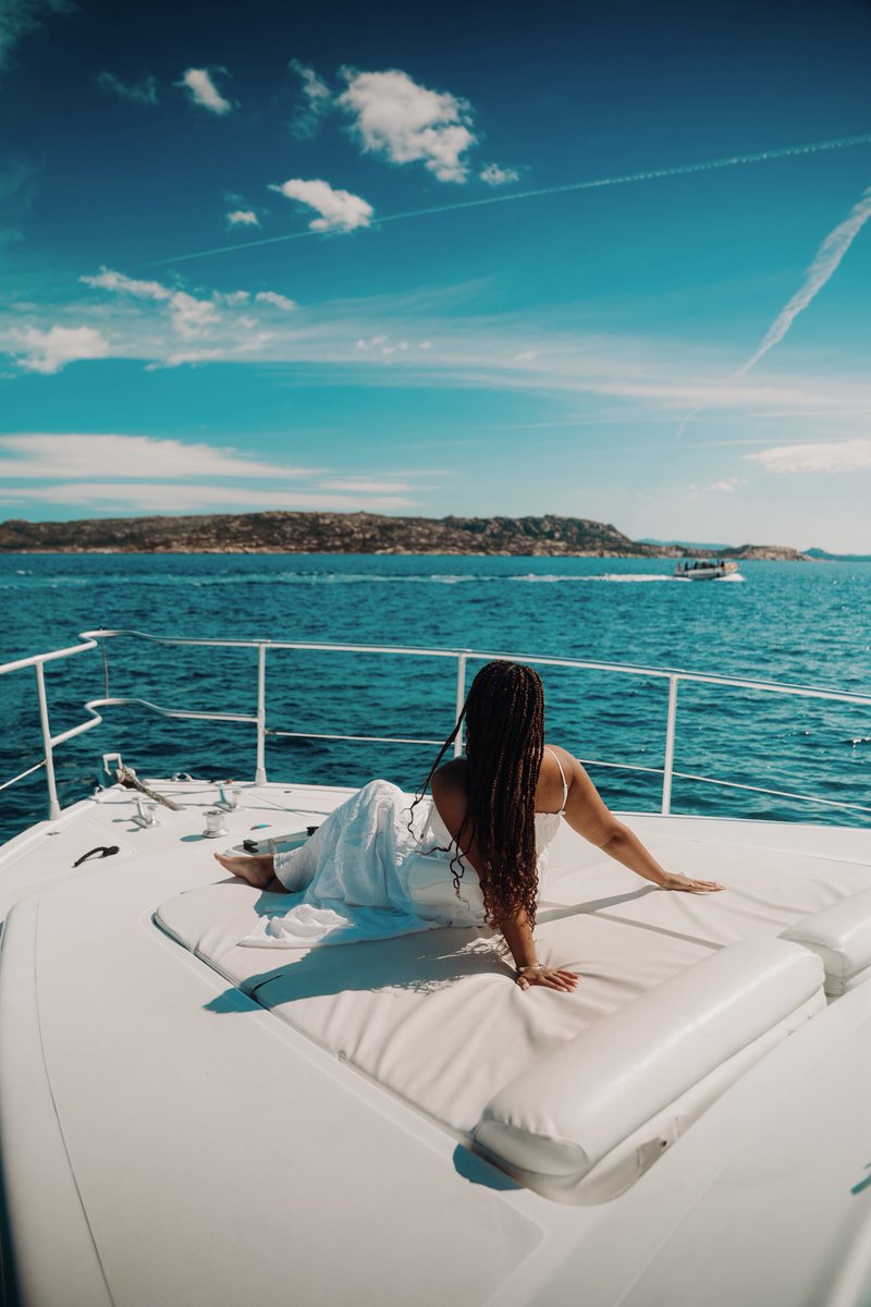 _joshmcintyre_'s tweet image. Take pictures of your fiancé on a private yacht boys ♥️