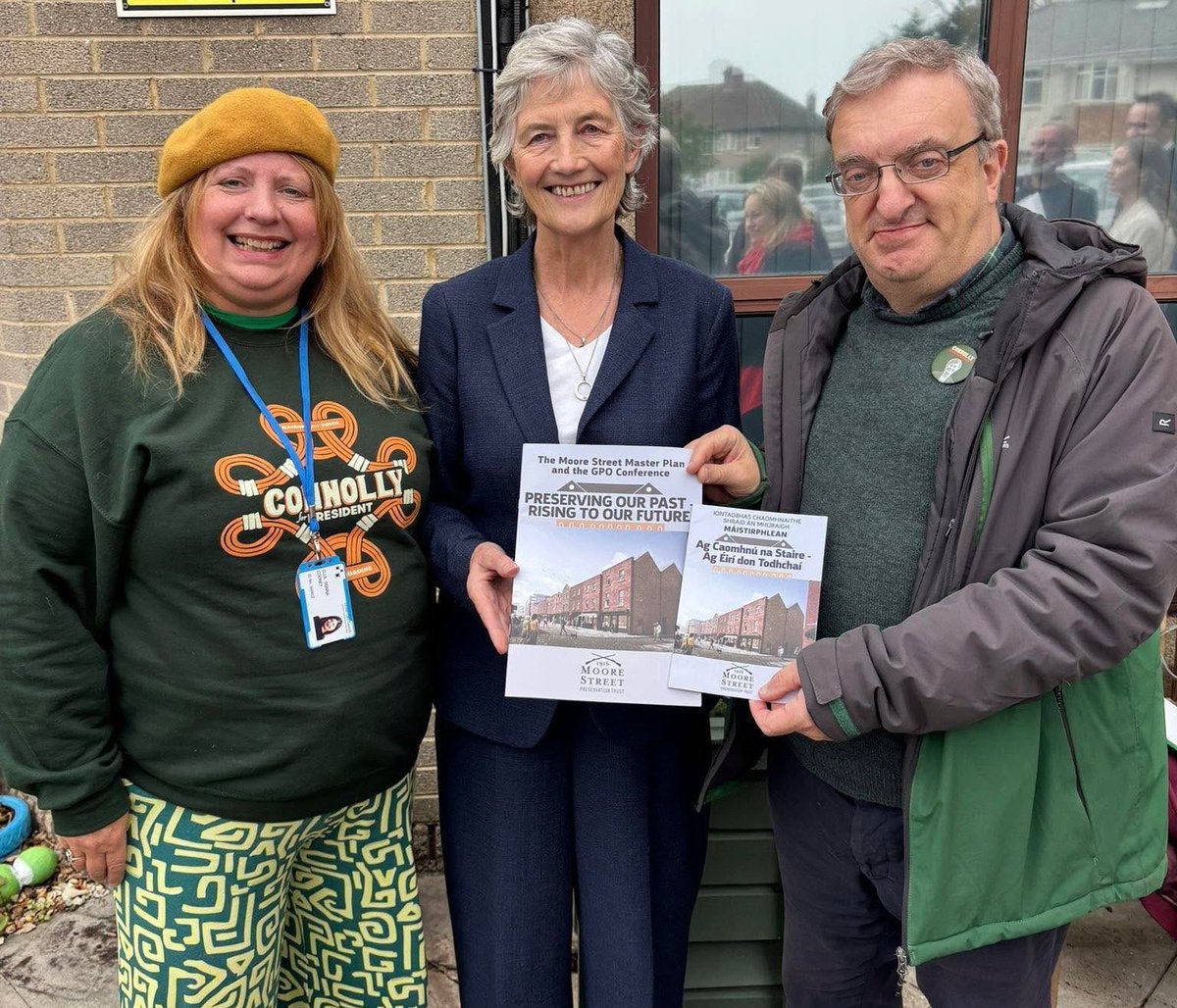 Today Deputy Catherine Connolly, Presidential candidate, received the Moore Street Preservation Trust Plan from Rúnaí Cllr Mícheál Mac Donncha &amp; Cllr Donna Cooney

Labhair Catherine go láidir ar son an suíomh fíor stairiúil seo a chaomhnú agus an Ceathrú Chultúir 1916 a fhorbairt