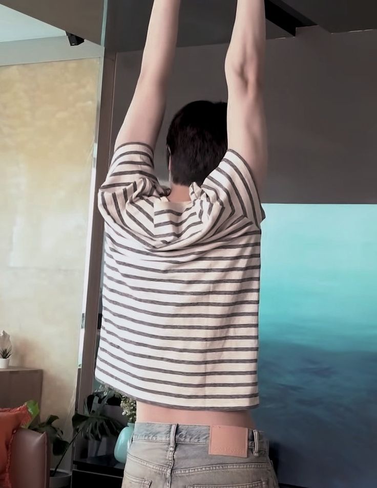 phylea's tweet image. I vote for #JIN for the #2025MAMAVOTE