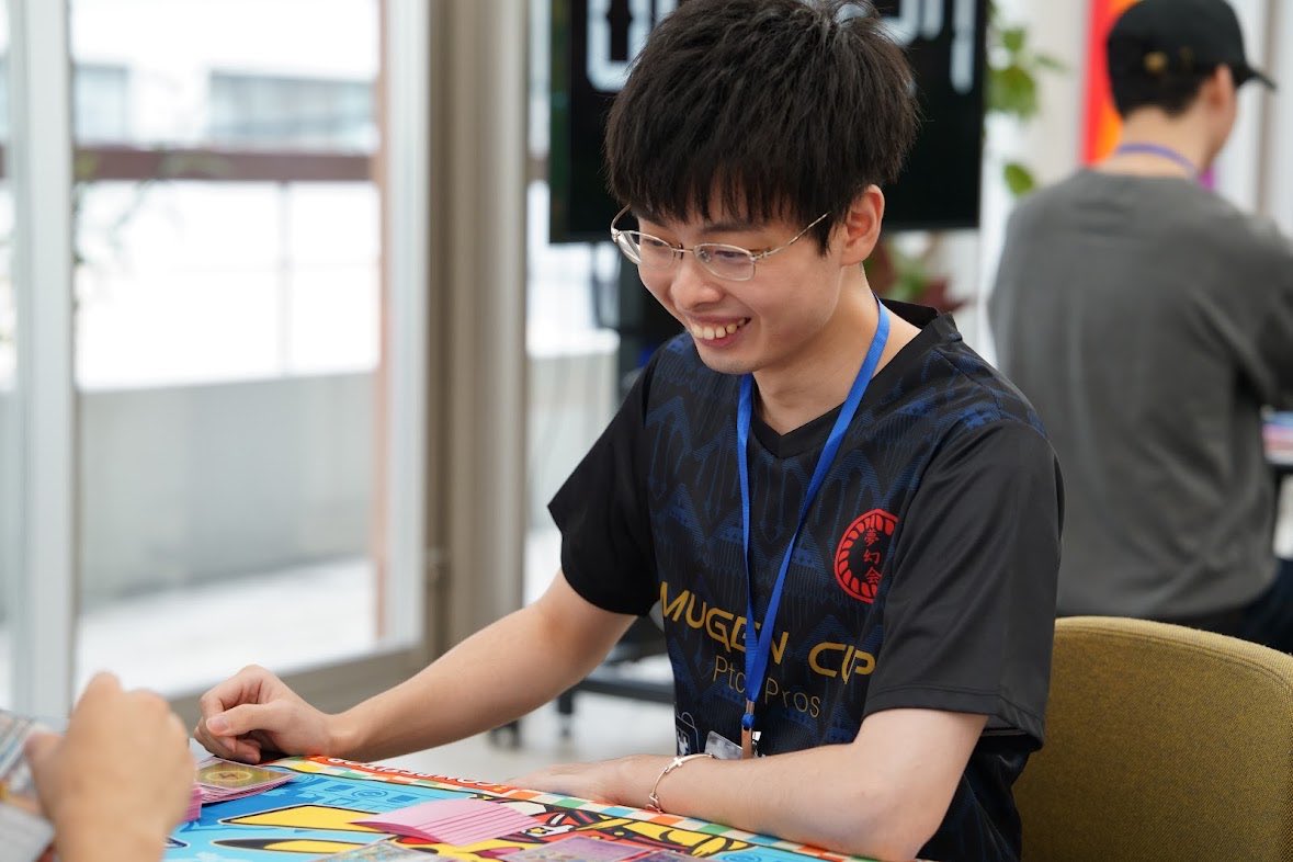 夢幻杯Day1の写真がきた！

どれもめっちゃ楽しそうにポケカしているし、会場も綺麗で写真映えする！

ニヤさん写真ありがとうございました👍

#夢幻杯