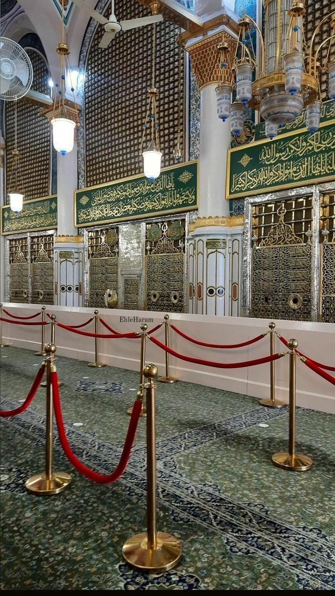 arab11__'s tweet photo. The Prophet's Mosque, the Noble Rawdah https://t.co/CnLkdi5U5a