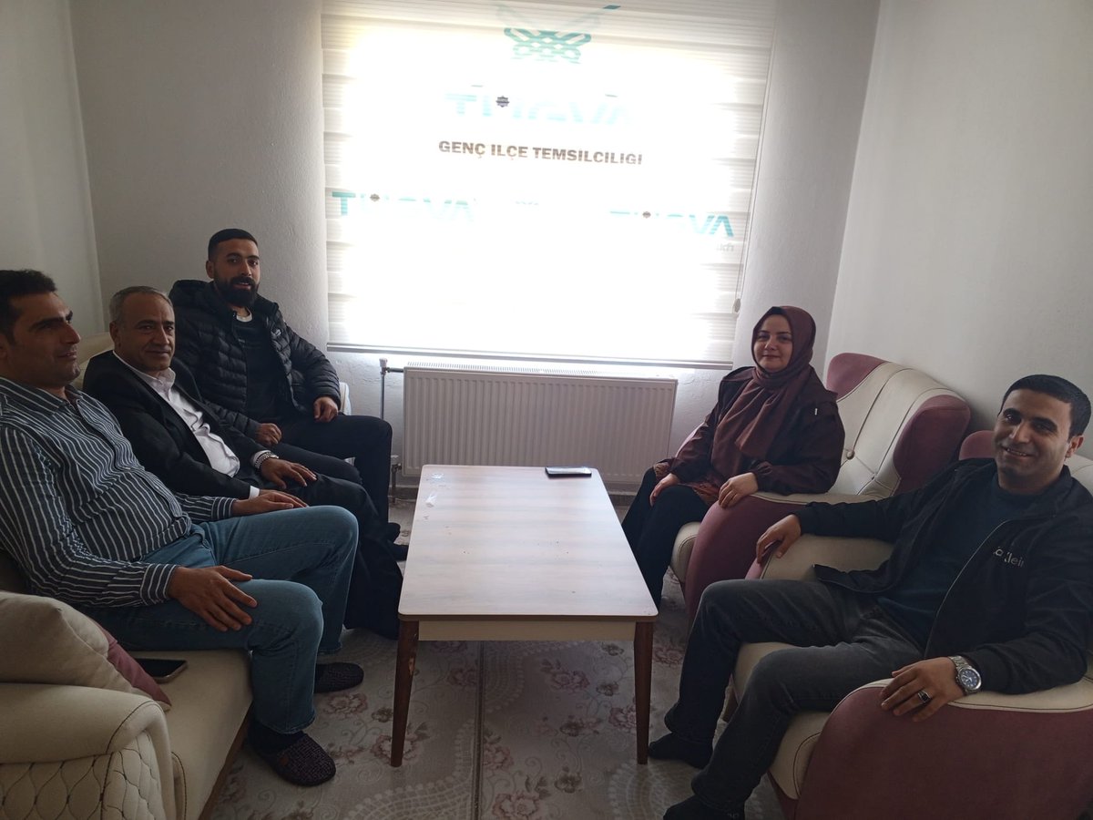 15 Ekim Beyaz Baston Görme Engelliler Günü kapsamında, ilçemizde azmi ve çalışkanlığıyla örnek olan TÜGVA Genç İlçe Temsilcisi Ahmet Çakmak’ı; İlçe Başkanımız Sait Kolak, Gençlik Kolları Başkanımız Yunus Zoroğlan, Kadın Kolları Başkanımız Seyhan Doğan ve İlçe Yönetim Kurulu