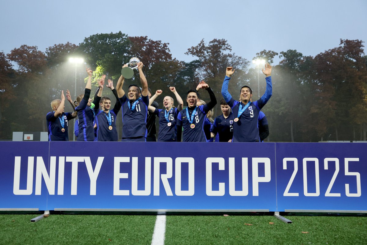 FIGC's tweet image. 𝑼𝒏𝒊𝒕𝒚 𝑬𝑼𝑹𝑶 𝑪𝒖𝒑 2025 💙

Dopo giorni all&apos;insegna di inclusione, rispetto e solidarietà, l&apos;Italia chiude il torneo tra le prime 8 squadre d&apos;Europa ⚽

👏🫂 @Palloliitto 

➡️ tinyurl.com/36svv9td 

@UEFA @Refugees 
#FIGC #UnityEUROCup #WithRefugees #FootbALL
