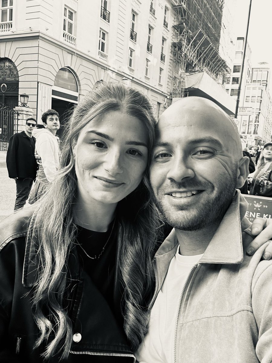 Emmajane x tweet media