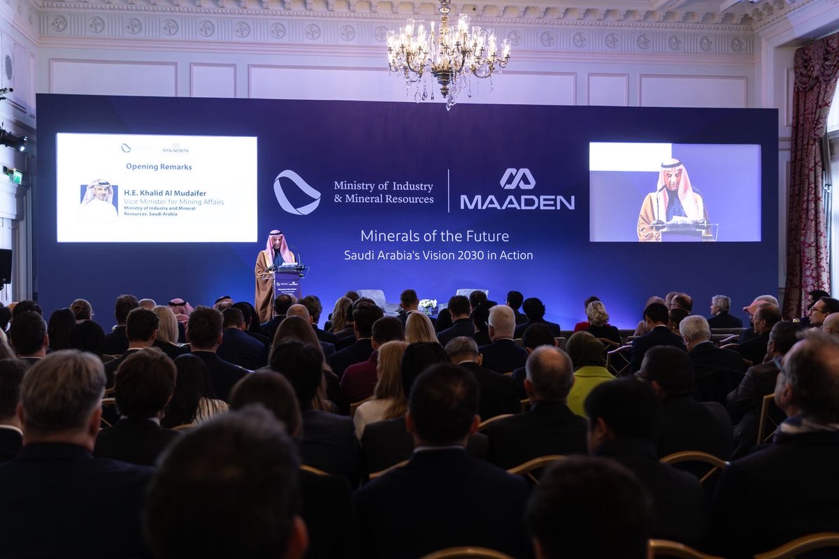 KSAlmudaifer's tweet image. خلال مشاركتي في أسبوع بورصة لندن للمعادن #LMEweek، سعدتُ باستعراض تجربة المملكة في تطوير #قطاع_التعدين ضمن فعالية &quot;معادن المستقبل: #رؤية_السعودية_2030 تتحقق&quot;، التي نظّمتها وزارة الصناعة والثروة المعدنية في لندن لتسليط الضوء على الدور المتنامي للمملكة كمركزٍ عالمي لصناعة التعدين.…