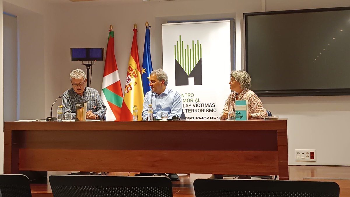 Gaur, Mario Calabresirekin solasean, 𝘎𝘢𝘶𝘢 𝘩𝘢𝘳𝘢𝘨𝘰 𝘣𝘶𝘭𝘵𝘻𝘢𝘵𝘶𝘻
bere liburuaren euskarazko itzulpenaren aurkezpenean