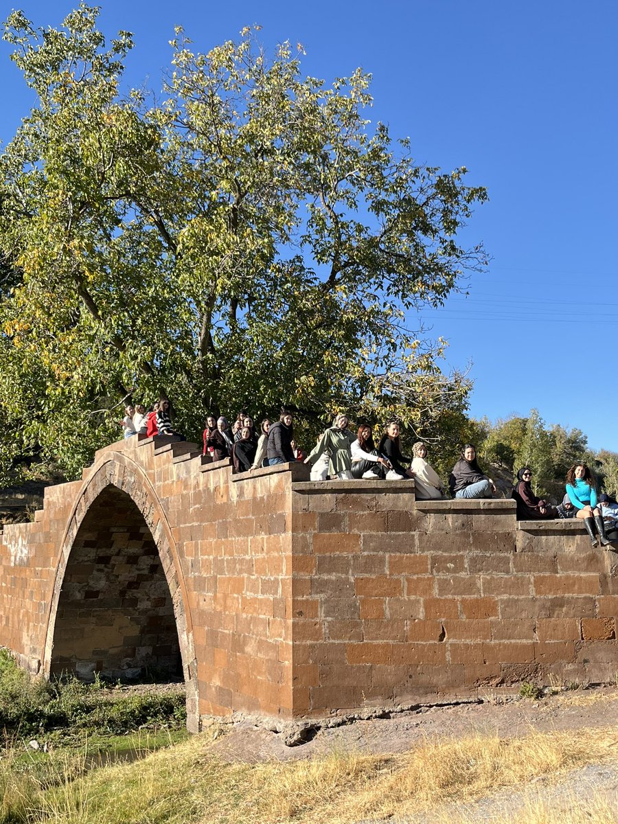 Salihli Gençlik Merkezi (@gsb_salihligm) on Twitter photo Medeniyet, Tarih ve Kültür kampları kapsamında Manisalı gençlerimiz Bitlis’in tarihi ve kültürel mekânlarını ziyaret ettiler.
#MedeniyetTarihveKültürKampları
#GSBGençlik Medeniyet, Tarih ve Kültür kampları kapsamında Manisalı gençlerimiz Bitlis’in tarihi ve kültürel mekânlarını ziyaret ettiler.
#MedeniyetTarihveKültürKampları
#GSBGençlik
