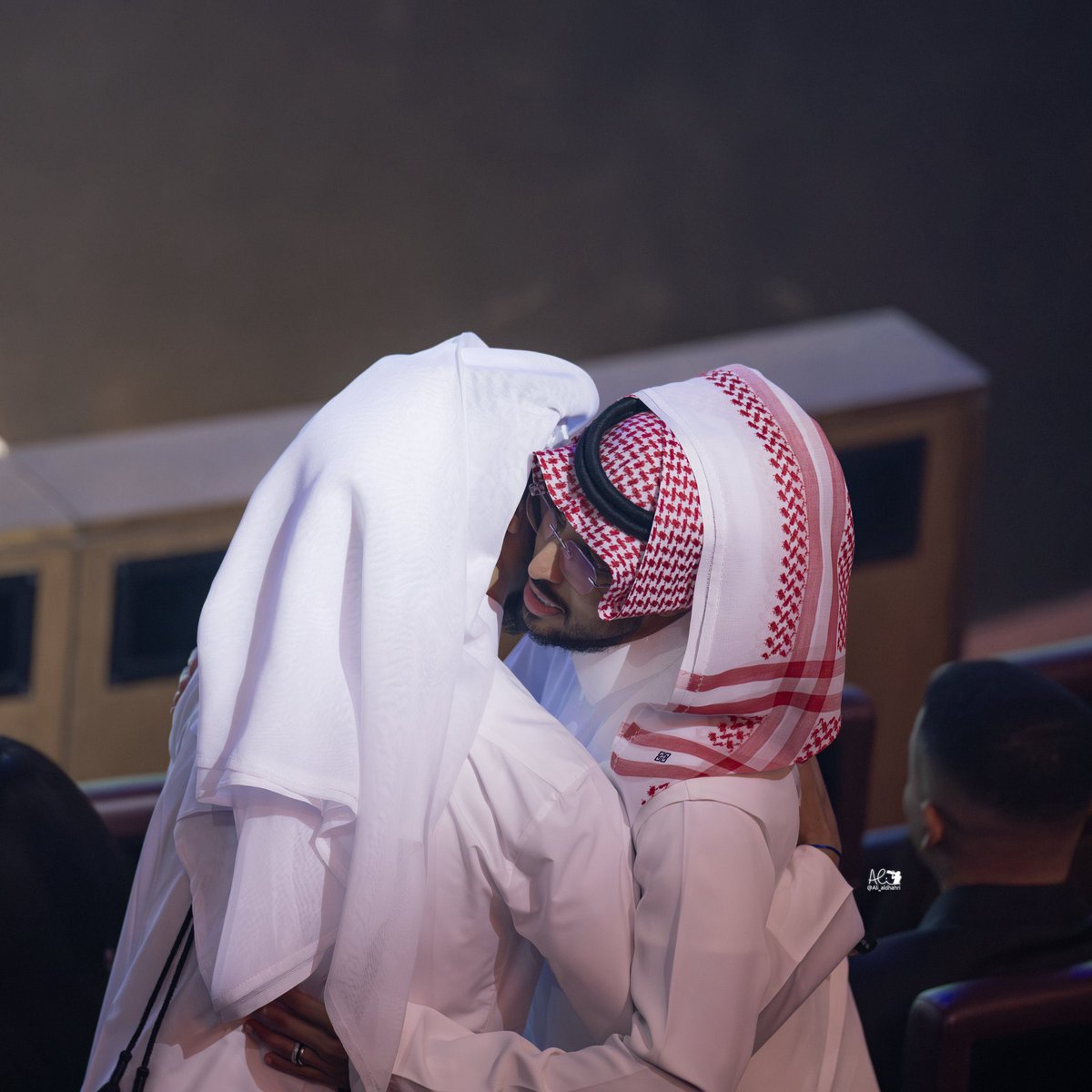 والله إحترام يا أكرم ..

طلع في 4 مقابلات وأكثر، ما قلل من الحدث، ما قلل من الجائزة، ما قلل من سالم وأحقيته..

بالعكس، قال سالم يستاهل، وفي مقابلة أخرى، قال سالم يستحق، وفي مقابلة أخرى قال ما أنسى ان ابارك للشعب السعودي بالتأهل للمونديال..

👏🏻🇶🇦