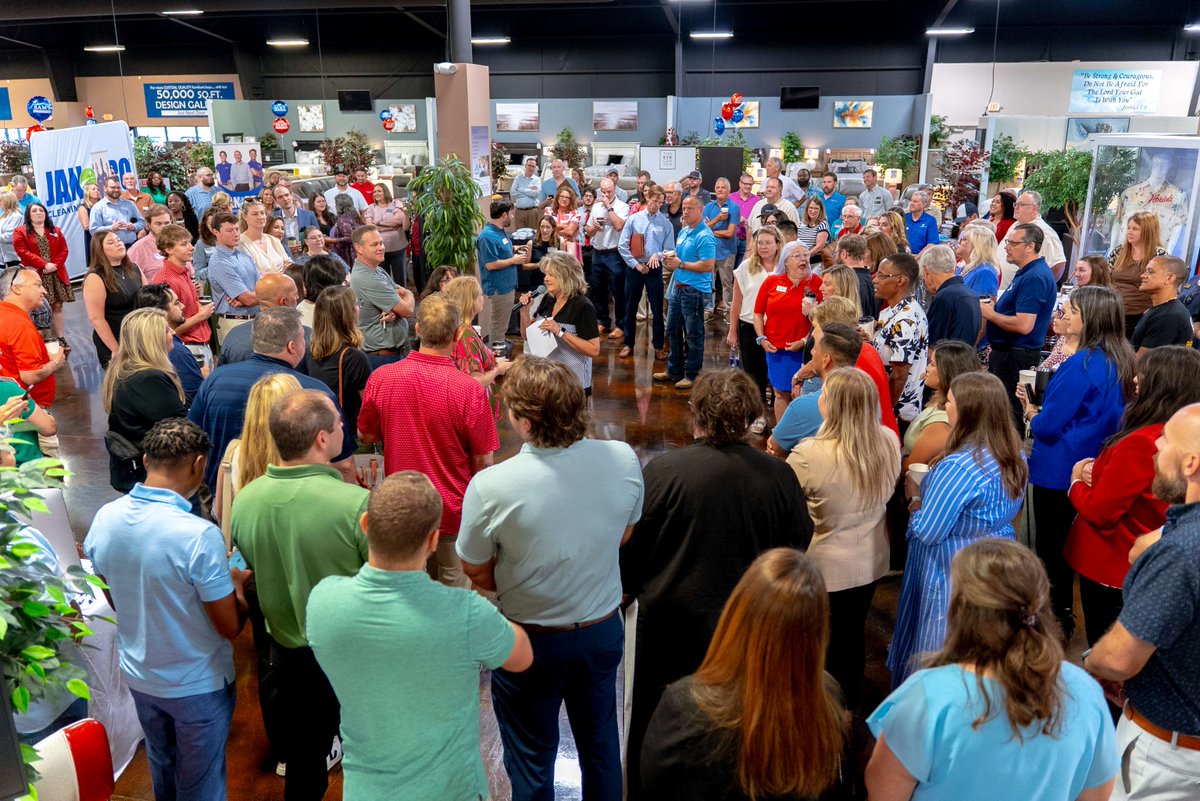 SpringdaleCofC's tweet image. 🎉 Throwback Thursday: Big Brew Was Packed!
Our last Big Brew brought together more than 250 local professionals — plus 36 first-time attendees — for an incredible morning of connection and community.
Big Brew:
📅 Thursday, October 30
🕘 8:30 a.m. – 9:30 a.m.
📍 Sam’s Furniture