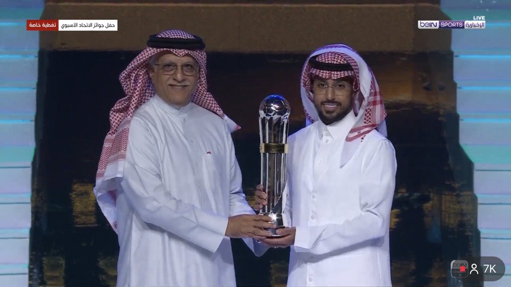 شاء من شاء وابى من ابى الأسطورة سالم الدوسري الأفضل في القارة الأكبر ولأول مرة في التاريخ اول لاعب سعودي يحققها مرتين 🇸🇦💚☝🏻