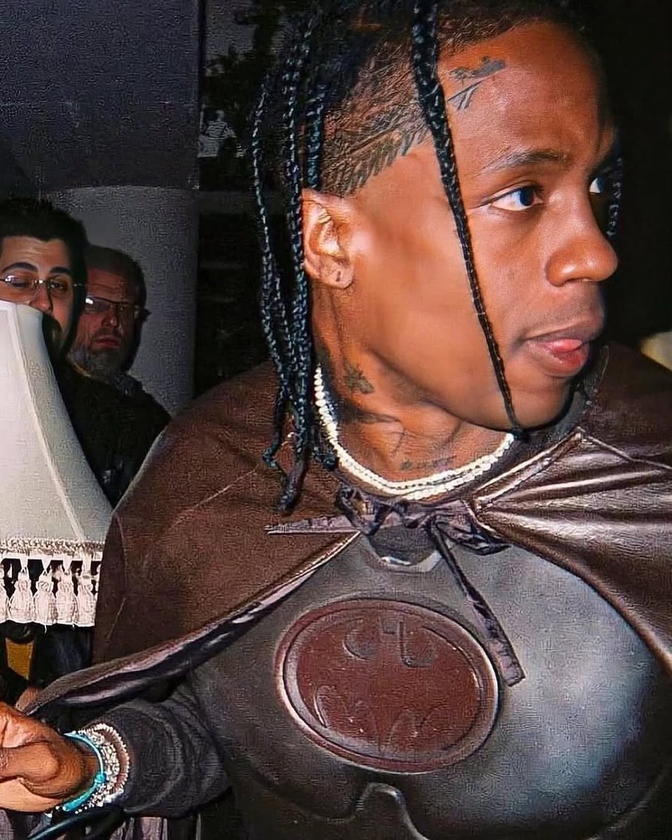 craftybjoern's tweet photo. Throwback to Travis Scott dressing up as Batman for Halloween and getting bullied into deactivating his IG account (2020) https://t.co/euykoCXYJG