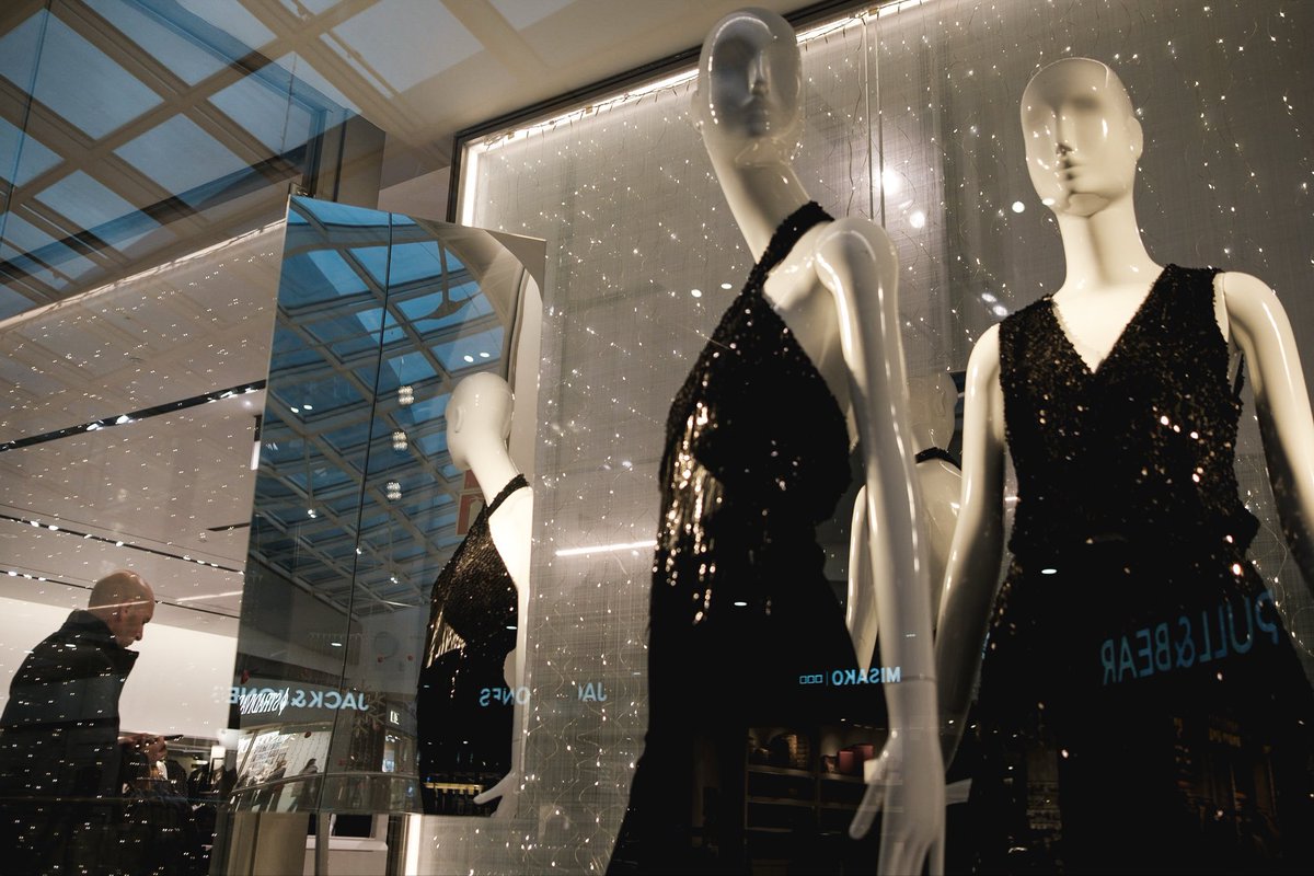 iantfoto's tweet photo. Maniquíes.  #streetphotography https://t.co/TAq9sDznaM