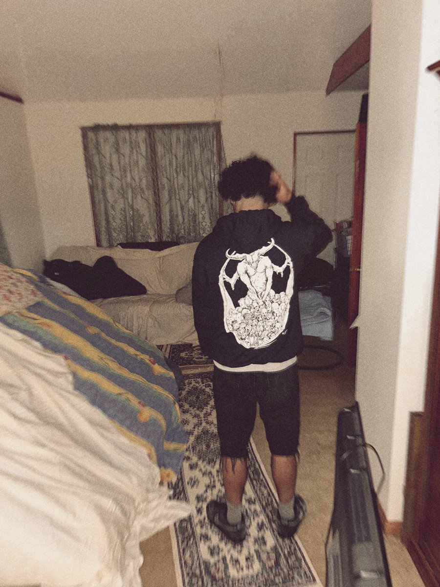 𝐕𝐎𝐌𝐈𝐓 𝐅𝐎𝐑𝐓𝐇 tweet media